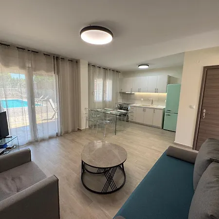 Sani Luxury Pool Vilă *