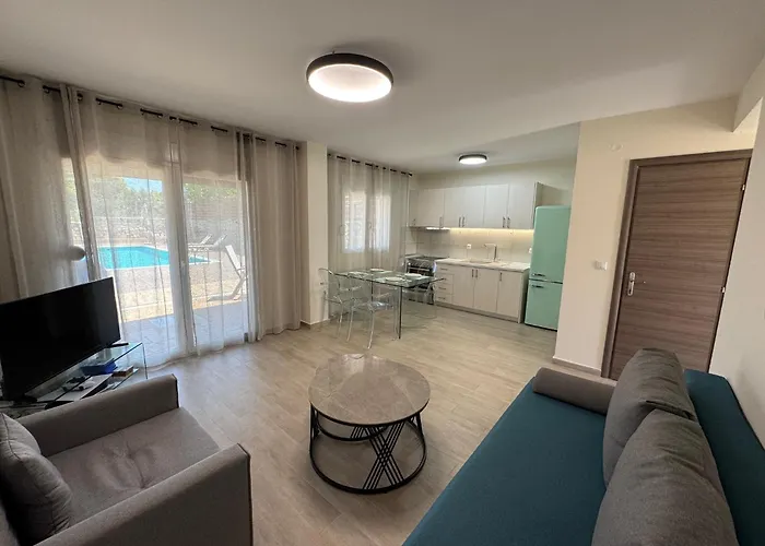 Sani Luxury Pool Vilă *