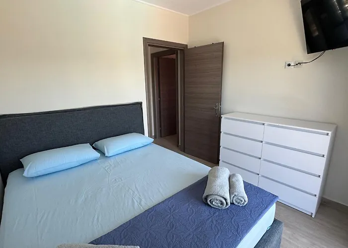 Sani Luxury Pool Vilă