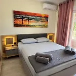 Sani Luxury Pool Villa *